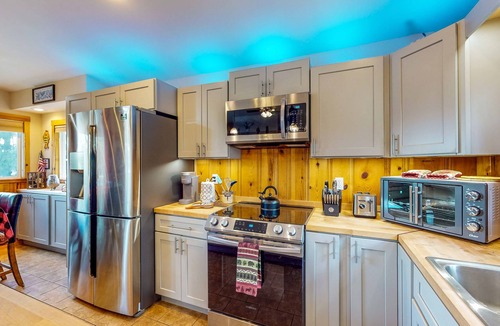 Loon Lake Cabin | Loon Lake Home & Cabins w/Firepit, Kayaks, & Dock