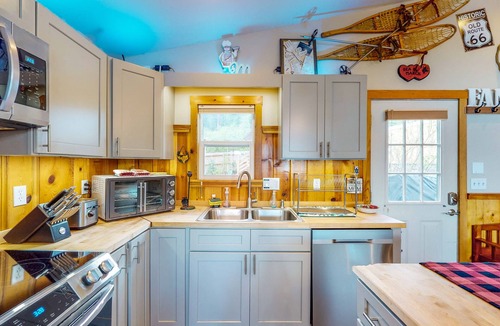 Loon Lake Cabin | Loon Lake Home & Cabins w/Firepit, Kayaks, & Dock