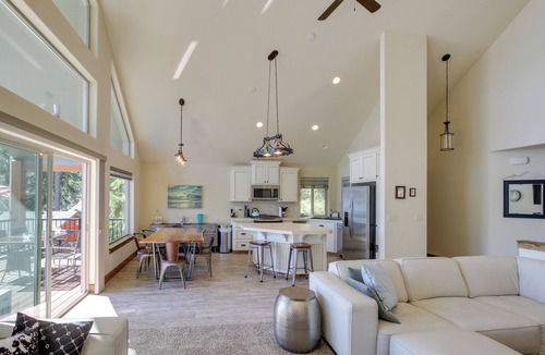 Loon Lake House | Loon Lake Waterfront Retreat: 2 Decks & Dock!