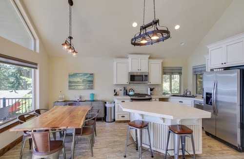 Loon Lake House | Loon Lake Waterfront Retreat: 2 Decks & Dock!