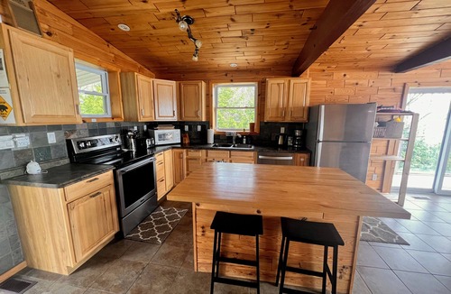 Miller Lake Cottage | Loon Lodge: Waterfront Cottage on Miller Lake – Bruce Peninsula Paradise