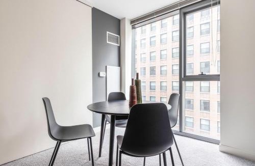 Downtown Chicago Apartment | Loop 1BR w Gym Pool WD nr Financial District CHI-238