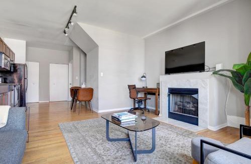 The Loop Apartment | Loop 2BR w Gym Doorman nr L Parks CHI-319