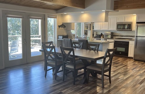 Lake Roesiger House | Loop Shore Inn on Lake Roesigner