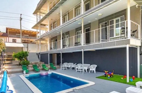 Kuchukdere House | LooRoom Guest House studio