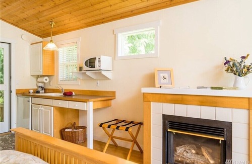 Lopez Island Hotel | Lopez Farm Cottages & Tent Camping