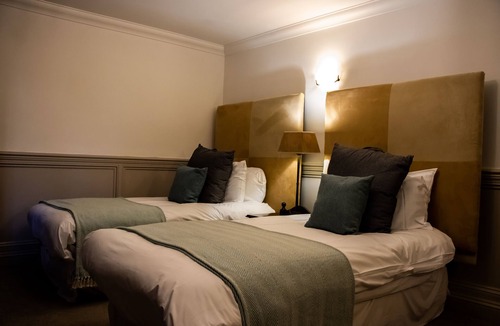 Highcliffe-on-Sea Hotel | Lord Bute Hotel & Restaurant