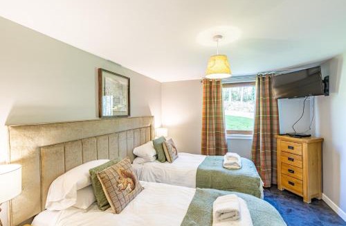 Newton Stewart Ski Chalet | Lord Galloway 31 with Hot Tub