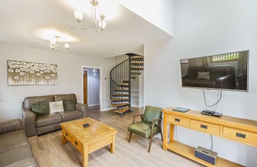 Newton Stewart Ski Chalet | Lord Galloway 32 with Hot Tub