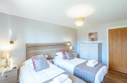 Newton Stewart Ski Chalet | Lord Galloway 33 with Hot Tub