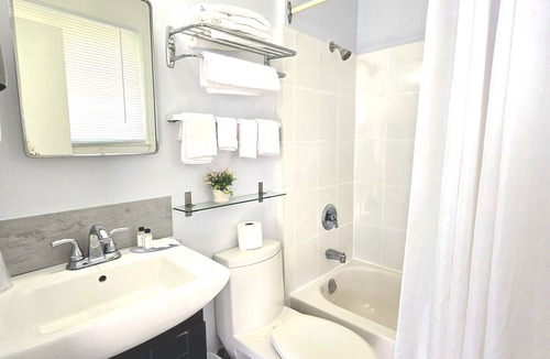 Kingston Hotel | Lord Nelson Motel