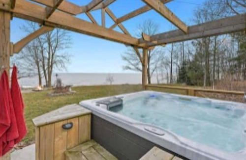 Dunnville House | Loremar Lakehouse!