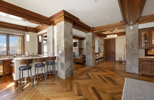Mountain Village House | Lorian 4 Luxurious Ski-In Ski-Out Resort Condo - 4Bd, 4.5Ba - Sleeps 12