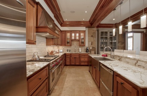 Mountain Village House | Lorian 4 Luxurious Ski-In Ski-Out Resort Condo - 4Bd, 4.5Ba - Sleeps 12