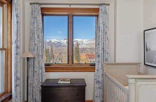 Mountain Village House | Lorian 4 Luxurious Ski-In Ski-Out Resort Condo - 4Bd, 4.5Ba - Sleeps 12