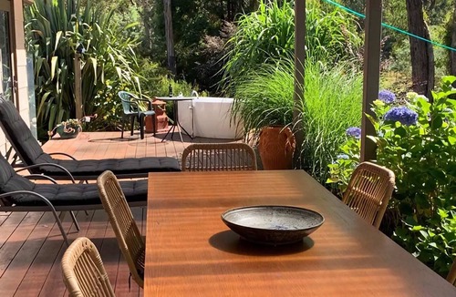 Wheatsheaf House | Lorien Summary: Escap