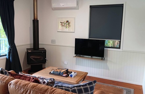 North Tamborine Cottage | Lorikeet Cottage - Mount Tamborine