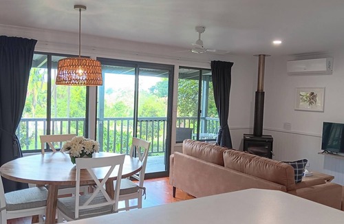 North Tamborine Cottage | Lorikeet Cottage - Mount Tamborine
