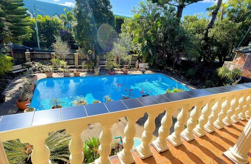 Southport House | Lorikeet house