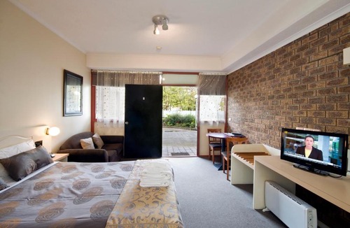 Lorne Hotel | Lorne Coachman Inn