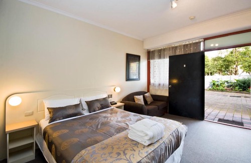 Lorne Hotel | Lorne Coachman Inn