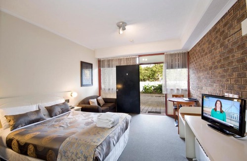 Lorne Hotel | Lorne Coachman Inn