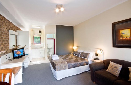 Lorne Hotel | Lorne Coachman Inn