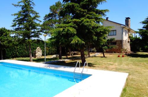 Otero de Herreros House | Los Acebos