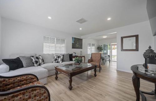 Winnetka House | Los Angeles Glamour Home