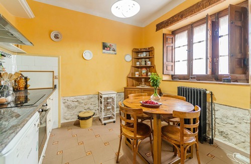 Santibanez de Valcorba House | Los Aperos – Vacation Home for 10, Ciudad Real, Private Garden