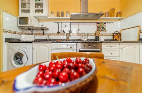 Santibanez de Valcorba House | Los Aperos – Vacation Home for 10, Ciudad Real, Private Garden