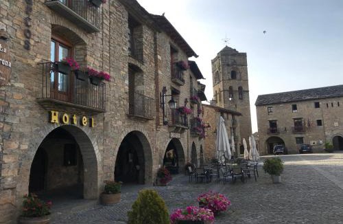 Ainsa-Sobrarbe Hotel | Los Arcos