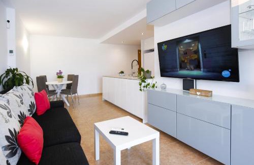 La Pineda Apartment | Los Juncos HomeStay by Turismar