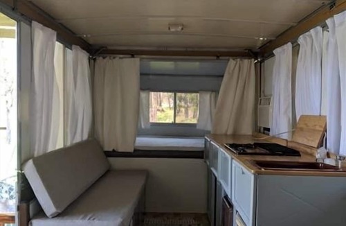 St. Clair RV Rental | Lost Hill Lake Charming Camper