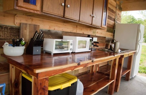 St. Clair RV Rental | Lost Hill Lake Cozy Camper