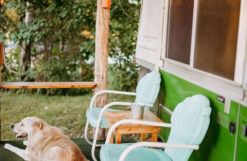 St. Clair RV Rental | Lost Hill Lake Cozy Camper