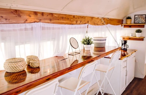 St. Clair RV Rental | Lost Hill Lake Blue Sky Bus