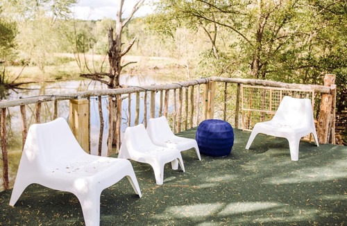 St. Clair RV Rental | Lost Hill Lake Blue Sky Bus