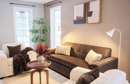 Hillsdale House | Lost in Hillsdale | 10 mins to Horseshoe Valley