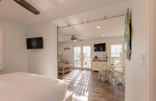 Crescent Beach Hotel | Lost Inn Paradise