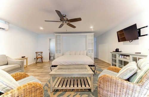 Crescent Beach Hotel | Lost Inn Paradise