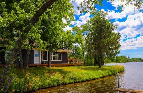 Lake Shore Hotel | Lost Lake Lodge