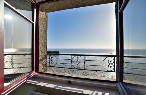 Cancale Apartment | LOstra 2 - Appartement avec mezzanine, front de mer à Cancale sur le Port de La Houle