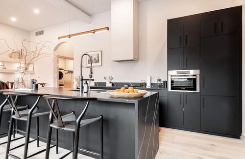 Stratford Apartment | Lot 44: Wood Forbes Unit 5 (King + Fireplace)