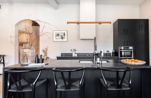 Stratford Apartment | Lot 44: Wood Forbes Unit 5 (King + Fireplace)