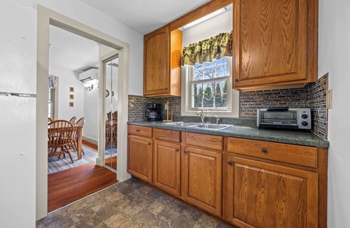 Seneca Falls Cottage | Lotta Leisure: Family Retreat