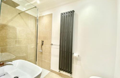 Ashton-under-Lyne House | Lottie's Lott