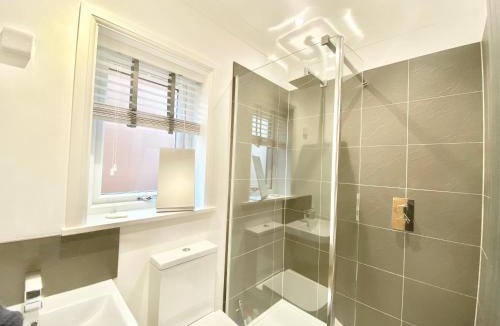 Ashton-under-Lyne House | Lottie's Lott