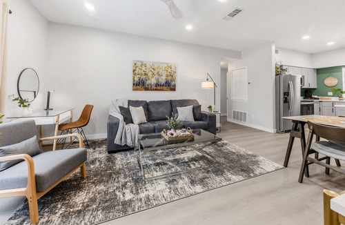 Northgate Apartment | Lotus: 1 Bedroom Apt, 4 minute walk to A&M