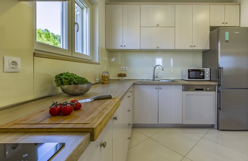 Valdebek Villa | Lotus Elite Villa with Pool & Jacuzzi 2